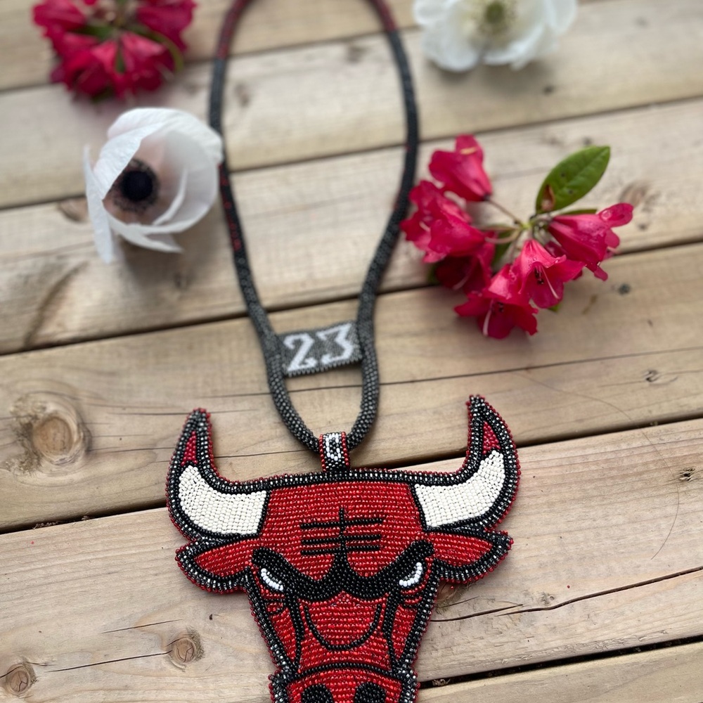 Handmade beaded black red and white Chicago bulls pendant - Picture 3 of 8
